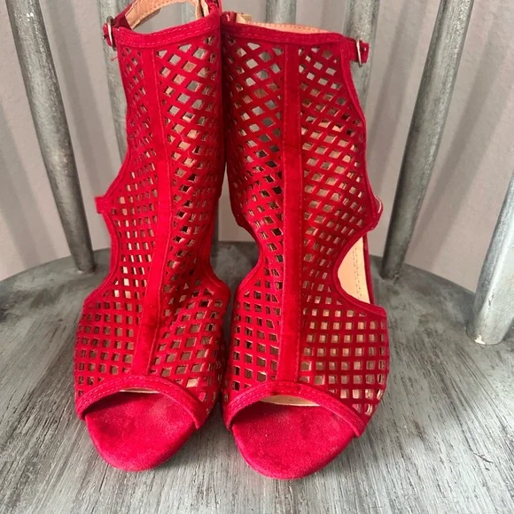 Chase + Chloe Red Suede Peep-Toe Heels - Picture 3 of 6